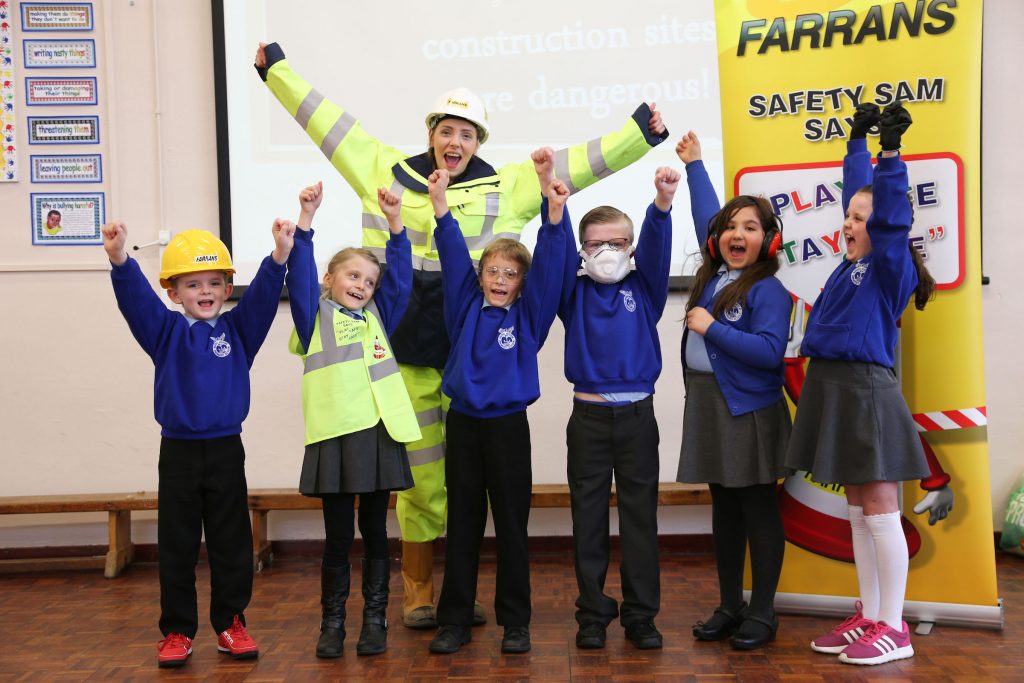 Samantha Stirling of Farrans with children at South Hylton Primary School, Sunderland. Pictured are; Lennon Hodgson, Reese Ross, Kalum Ross, Zachary Huson, Safa Khayam and Ella-Marie Evans Picture: TOM BANKS/BANKS PHOTO 07474 235303