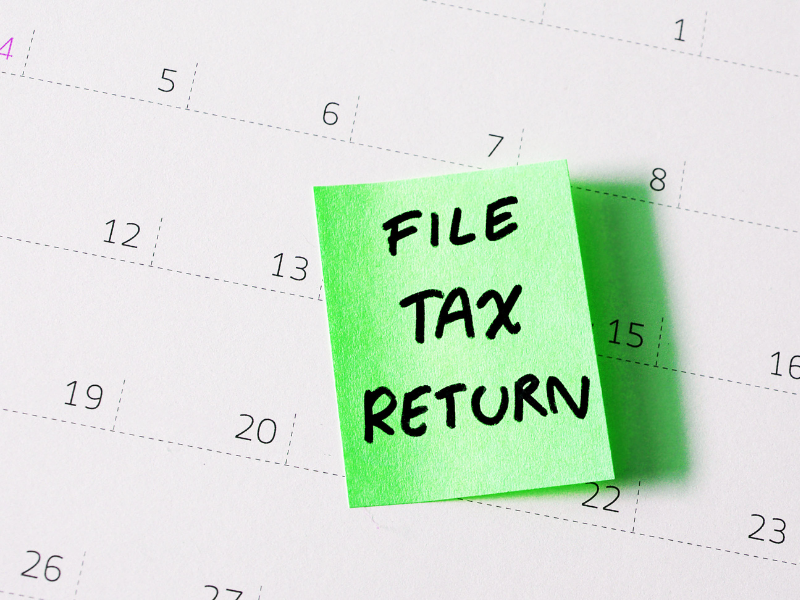 Post-it note reminder to file Tax Return